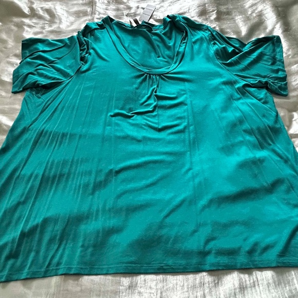 T-SHIRT, MADE IN CANADA!!, DEEP EMERALD, SIZE 5X, TWISTED NECKLINE, RELAXED FIT, - Picture 4 of 12
